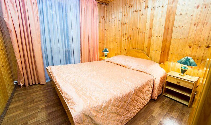 *Парк-отель "Покровское" (бывш. "Царский лес")